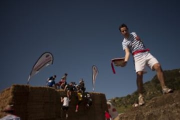 Los participantes se divirtieron compitiendo en la Fisherman's friend Strongmanrun en Alozaina (Málaga)