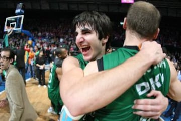 Ricky Rubio jugó con el Joventut de Badalona desde 2005 al 2009. Celebración de Ricky tras ganar la Copa del Rey de 2008.