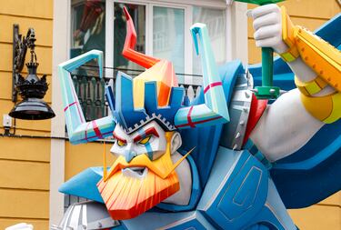 Este miércoles, 19 de marzo y día de San José, se celebrará el emocionante "Día de la Cremà" en las Fallas de Valencia, donde más de 700 monumentos que los artistas falleros han levantado por toda la ciudad arderán en un espectáculo impresionante. Marcando el broche de oro de la fiesta más emblemática de Valencia y una de las más multitudinarias de toda España. La noche se iluminará con fuegos artificiales.