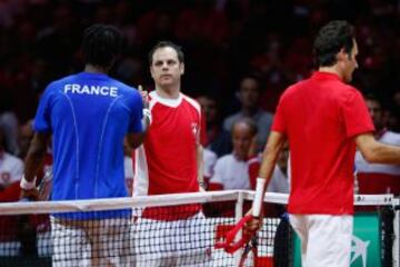 Roger Federer cayó fácil ante Gael Monfils por 6-1, 6-4 y 6-3 en el segundo encuentro de la final.