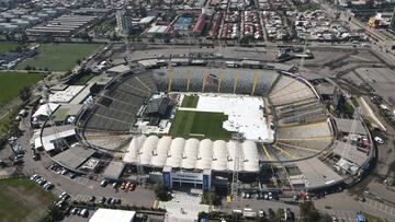 Santiago, 7 de septiembre de 2023
Imagenes aeres del Estadio Monumental luego de un posible cambio de sede por el mal estado de la cancha despues del concierto de Bruno Mars, previo al partido por elminatorias entre Chile y Colombia.
Jonnathan Oyarzun/Photosport