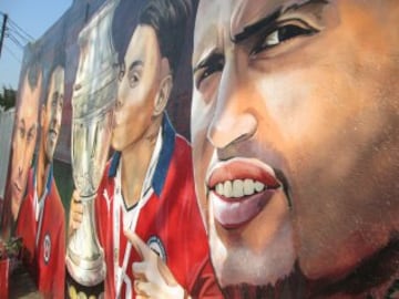 José Luis Madrid, artista de la comuna de Quilicura, decidió inmortalizar la imagen de Gary Medel, Alexis Sánchez, Eduardo Vargas y Arturo Vidal en un mural como un homenaje al logro de la Copa América conseguida hace meses.