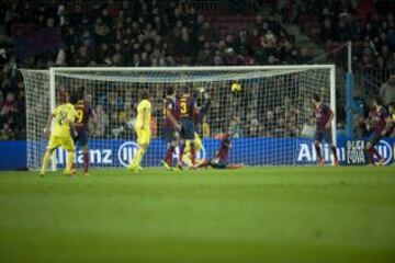 Barcelona-Villarreal. 1-1. Musacchio remata de cabeza el gol del empate.