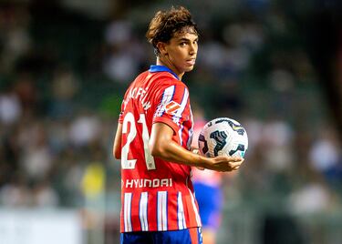 El portugués dejará de ser futbolista del club madrileño y pondrá punto y final a su aventura en Madrid. Llegó en la temporada 2019-20 tras pagar el Atlético 127 millones y con el cartel de ser una de las grandes promesas del fútbol europeo. En líneas generales, el portugués se marcha sin haber triunfado plenamente en la entidad madrileña. 