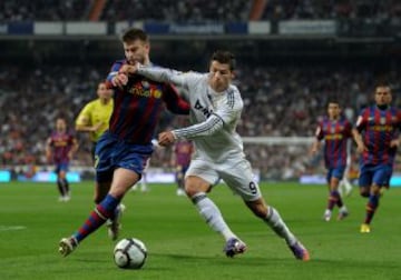 En el Santiago Bernabeú, el Real de Pellegrini sucumbió ante los catalanes, y perdieron por 2 tantos a 0. Ese sería el último "Derby" del "Ingeniero" como DT merengue.