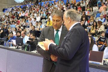 Tito Díaz (Breogán) regaló 'Las hijas del César', de Pablo Núñez. Por su parte, Luis Casimiro (Unicaja Málaga) dio '7 lágrimas rojas', de Juan Miguel de los Ríos.