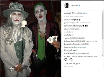 El futbolista brasileño se disfrazó del Joker, archienemigo de Batman