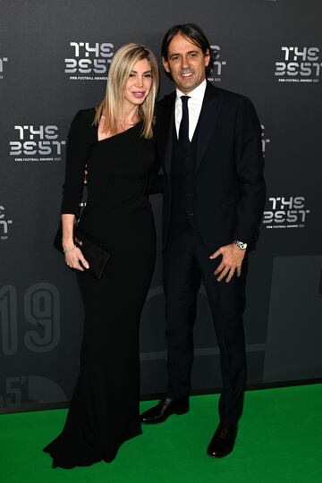 Simone Inzaghi y Gaia Lucariello llegan a la ceremonia de los premios Best FIFA Football Awards 2023.