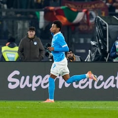 나폴리가 테이블을 쳤다