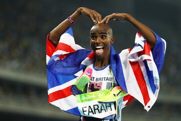 Su adiós es el de uno de los grandes atletas de nuestro tiempo. El británico con origenes somalíes se despide a los 40 años con cuatro oros olímpicos, seis mundiales y cinco europeos, el récord del mundo de la hora y de las dos millas y ordenador caballero de la Orden del Imperio Británico.