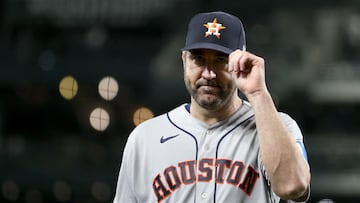 SEATTLE, WASHINGTON - SEPTEMBER 25: Houston Astros starting pitcher Justin Verlander #35 tips his cap after being taken out of the game during the ninth inning against the Seattle Mariners at T-Mobile Park on September 25, 2023 in Seattle, Washington.   Steph Chambers/Getty Images/AFP (Photo by Steph Chambers / GETTY IMAGES NORTH AMERICA / Getty Images via AFP)