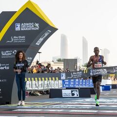 El keniano Kypiego, de liebre a ganar el maratón de Abu Dabi