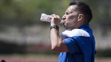 Uno de los &uacute;ltimos &iacute;dolos del Cruz Azul, reconoci&oacute; que la M&aacute;quina est&aacute; obligada a levantar el campeonato, aunque sentenci&oacute; que deben ir paso a paso.