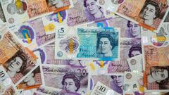 Billetes de libra con la imagen de Isabel II