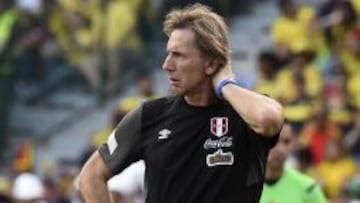 Ricardo Gareca durante el partido de Per&uacute; ante Colombia.