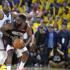 Durant e Iguodala sostienen a los Warriors en el primer asalto