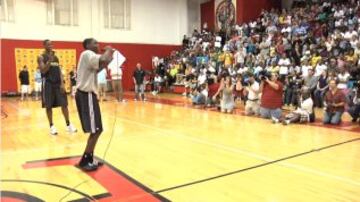 Darren Collison tuvo que cantar 'Single Ladies' de Beyoncé en un gimnasio lleno de gente.