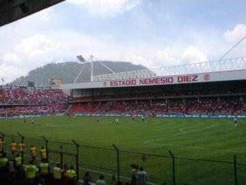 Estadio Nemesio Díez: Sede de dos mundiales adultos (1970 y 1986) y un juvenil (1983), el recinto ha sufrido dos cambios de nombres. Primero, llevó el de “Luis Gutiérrez Dosal”, y posteriormente se llamó ‘La Bombonera’; al igual que el estadio de Boca Juniors. En 2017, producto del centenario de Toluca, será remodelado.