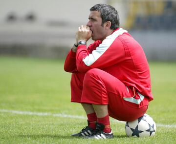 En 2001 asumió el cargo de técnico de la Selección de Rumanía, país donde es el catalogado en mejor jugador de la historia, luego de su gran paso por Real Madrid, Barcelona y Galatasaray. Como seleccionador solo estuvo seis meses y no clasificó al Mundial de 2002. 