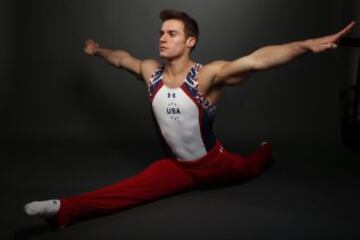 El gimnasta Sam Mikulak.