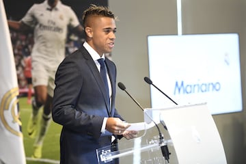 Mariano Díaz speaking at his Real Madrid presentation