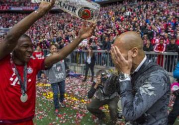 El Bayern celebra el título con ¡Un baño de cerveza!