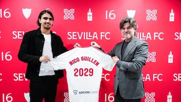 Nico Guillén, con el coordinador de cantera del Sevilla, Agustín López.