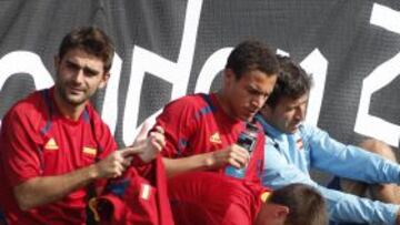 Rodrigo, junto a Adrián, Azpilicueta y Milla, antes de un entrenamiento de España.