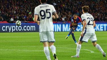 3-3.  Saque de esquina raso que deja pasar Lamine Yamal y Raphinha, desde el balcón del área, suelta un zurdazo que se estrella en el larguero, toca en Yan Sommer y se cuela enla portería del guardameta del Inter.