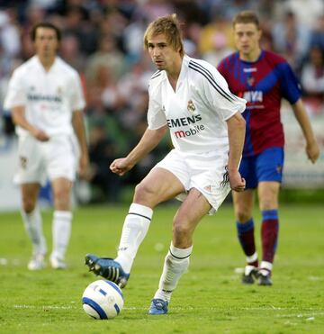 Además de jugar con el Castilla durante dos temporadas, vistió la camiseta del Real Madrid desde 2003 hasta 2005. Jugó con el Mallorca la temporada 2005-06