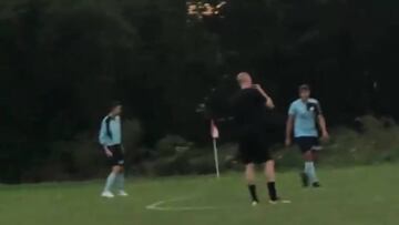 La magia de la liga de los domingos: el árbitro se queda sin silbato y se inventa esto