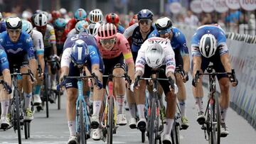 Duelo en los metros finales de la tercera etapa del Tour de Guangxi.