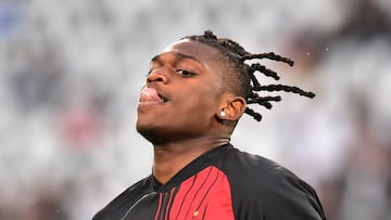 Soccer Football - Serie A - Juventus v AC Milan - Allianz Stadium, Turin, Italy - May 28, 2023 AC Milan's Rafael Leao during the warm up before the match REUTERS/Massimo Pinca