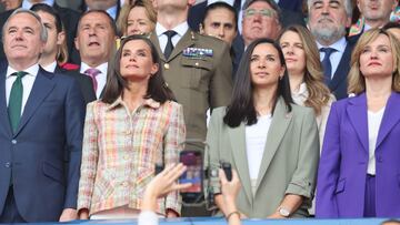 La reina Leiticia junto a la vicepresidenta de la RFEF, M? Angeles Garc¨ªa Chaves y la ministra Pilar Alegr¨ªa.