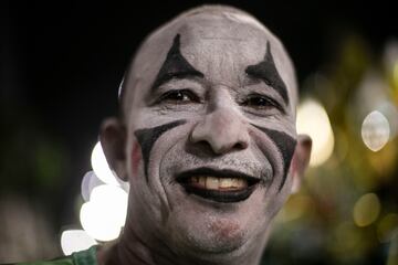 Estos días la ciudad brasileña se viste de gala para disfrutar del Carnaval 2023. Bailes, desfiles, samba... llenan de color la ciudad costera de Brasil, famosa por sus playas de Copacabana e Ipanema, la estatua del Cristo Redentor sobre el cerro del Corcovado y el morro Pan de Azúcar.