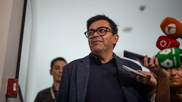 El secretario primero de la Mesa del Congreso y diputado de Sumar, Gerardo Pisarello, a su llegada a la reunión del grupo Parlamentario Plurinacional Sumar en el Congreso de los Diputados, en el Escritorio del Congreso de los Diputados, a 28 de octubre de 2024, en Madrid (España). La cita ha sido convocada por crisis por las denuncias de acoso sexual contra su exportavoz, Íñigo Errejón. Diversas fuentes de la coalición que forma el socio minoritario del Gobierno admiten que la situación que atraviesan es extremadamente difícil y que el proyecto, que encaraba durante estos meses una fase de rearme por los malos resultados del ciclo electoral de este año, queda tocado.
28 OCTUBRE 2024;CASO ERREJÓN;VIOLENCIA SEXUAL;POLÍTICA;
Alejandro Martínez Vélez / Europa Press
28/10/2024