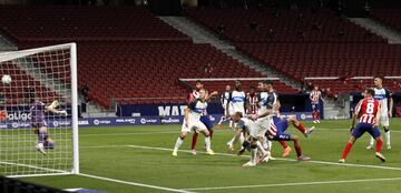 1-0. Saúl Ñíguez marcó el primer gol.