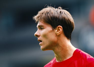 El jugador tolosarra presentó el 'transfer request' para desbloquear la situación entre el Liverpool y el Real Madrid ya que ambos equipos estaban muy alejados de las negociaciones y Xabi quería vestir la camiseta blanca. Finalmente recaló en las filas del Real Madrid por 30 millones de euros.