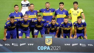 Players of Boca Juniors pose for pictures before their Argentine Professional Football League match against Gimnasia y Esgrima La Plata at La Bombonera stadium in Buenos Aires, on February 14, 2021. (Photo by Javier Gonzalez TOLEDO / AFP)