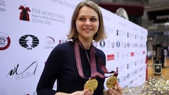 Anna Muzychuk con sus dos medallas de oro en 2016 en Doha. 