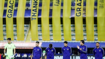 Soccer Football - Copa Libertadores - Boca Juniors v Libertad - Estadio La Bombonera, Buenos Aires, Argentina - September 29, 2020. Boca Juniors players line up before the match Pool via REUTERS/Agustin Marcarian