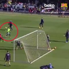 Barcelona's Messi scores great goal in open training session