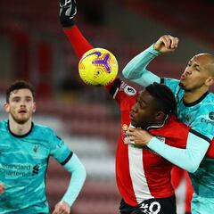 El Liverpool pone el liderato a tiro del United