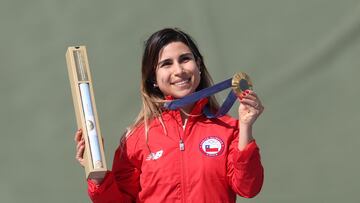 Gold medallist Chile's Francisca Crovetto Chadid poses on the podium during the victory ceremony for the Skeet women's Final during the Paris 2024 Olympic Games at Chateauroux Shooting Centre on August 4, 2024. (Photo by ALAIN JOCARD / AFP)