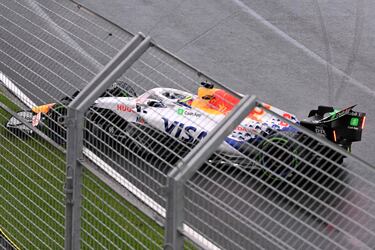 El piloto francés de RB, Isack Hadjer, se accidentó durante la vuelta de formación y retrasó el inicio de la carrera.