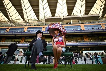 Esta semana se celebra en Ascot, al sur de Inglaterra, la tradicional y pintoresca carrera de caballos con la presencia de la realeza británica.