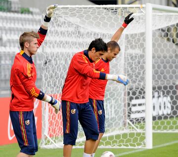 De izquierda a derecha, David De Gea, Oier Olazábal y Rubén Miño, durante el Campeonato de Europa Sub-21 de 2011