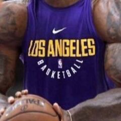 LeBron confirma que está listo para jugar de pívot con esta foto