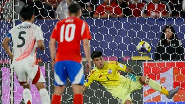 Sólo a Chile le cobran tres penales en contra en un Mundial que es anfitrión: ¡dos en un mismo partido!
