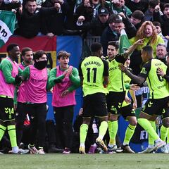 Dmitrovic resucita al Betis